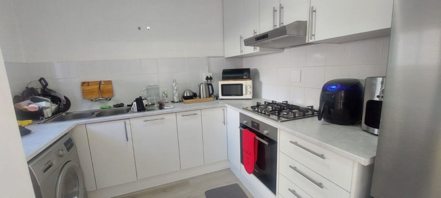 To Let 2 Bedroom Property for Rent in Guldenland Western Cape